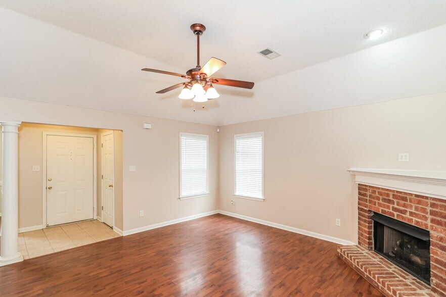 Building Photo - 10255 Green Moss Dr S