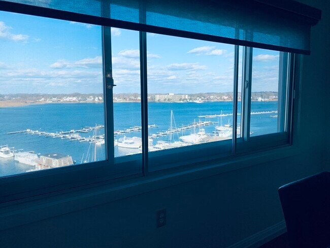 Building Photo - 100 Cove Way