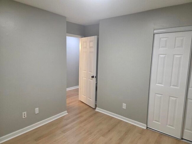 Building Photo - 989 W 1080 N