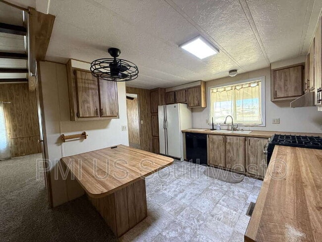 Building Photo - 622 Riverfront Dr