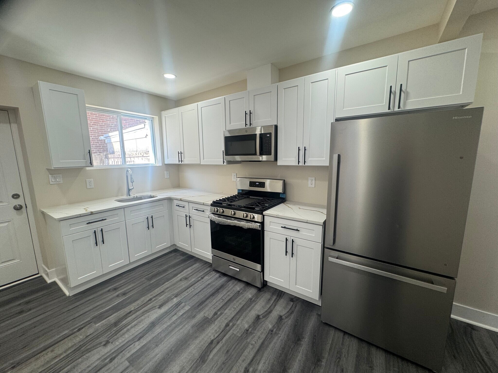 Building Photo - 459 E High St