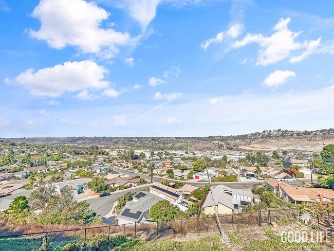 Building Photo - Beautiful 3BD/2BA W/ Updated Kitchen and A...