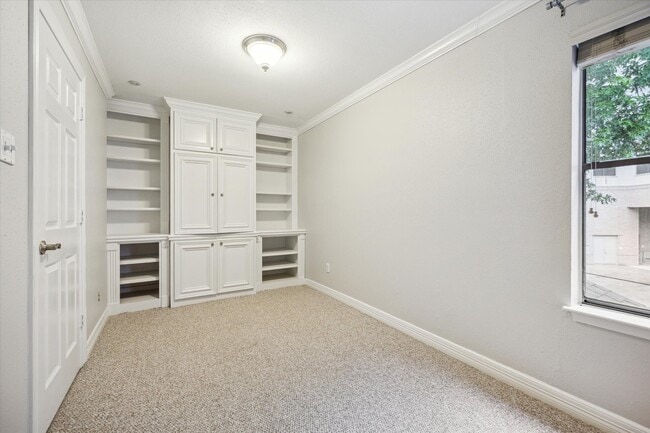 Building Photo - 6310 Arnot St