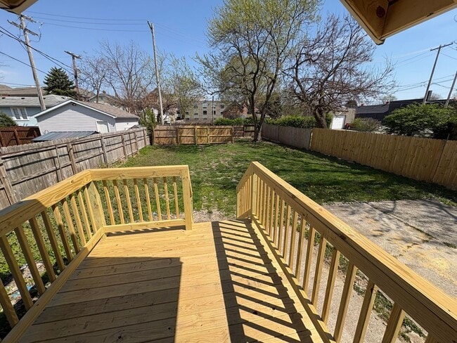 Building Photo - 668 Wager St