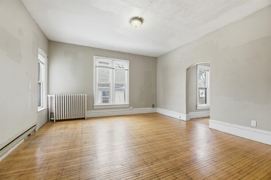 Building Photo - 514 5th Ave SE