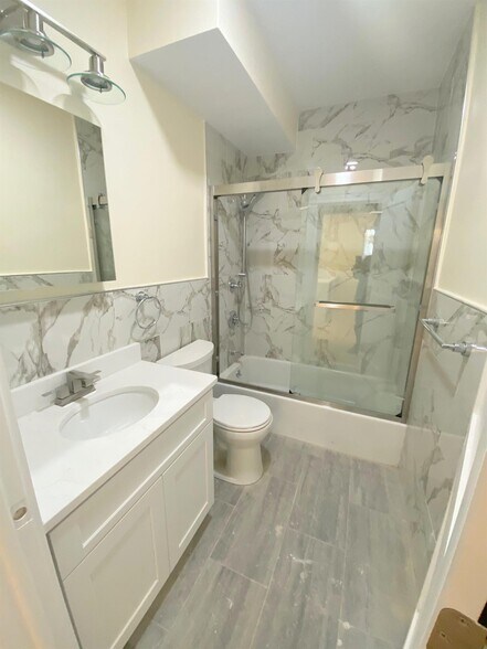 Building Photo - 32 Putnam Ave