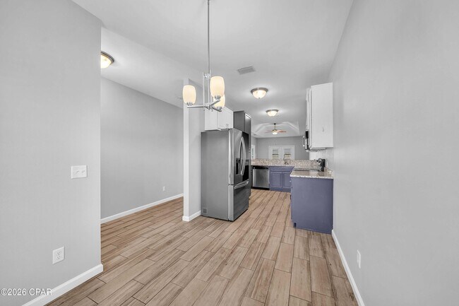 Building Photo - 125 Fernwood St
