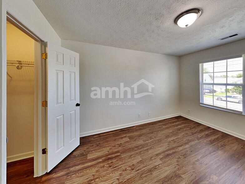 Building Photo - 1419 Westview Dr