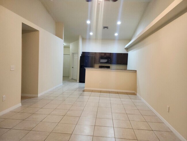 Building Photo - Nice, Clean 3 Bedroom, 2 Bathroom Duplex w...