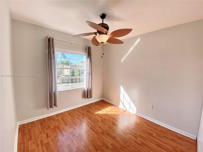 Building Photo - 895 NW 170th Terrace