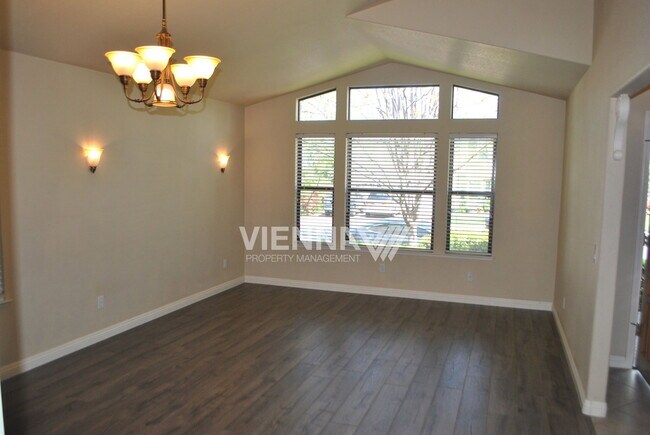 Building Photo - 5325 Thunder Ridge Cir