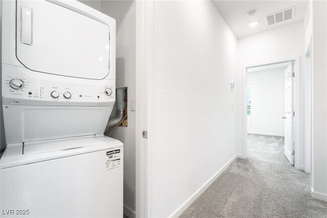 Building Photo - 5730 Sky Pointe Dr