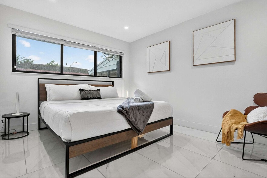 Building Photo - 17835 NE 6th Ave