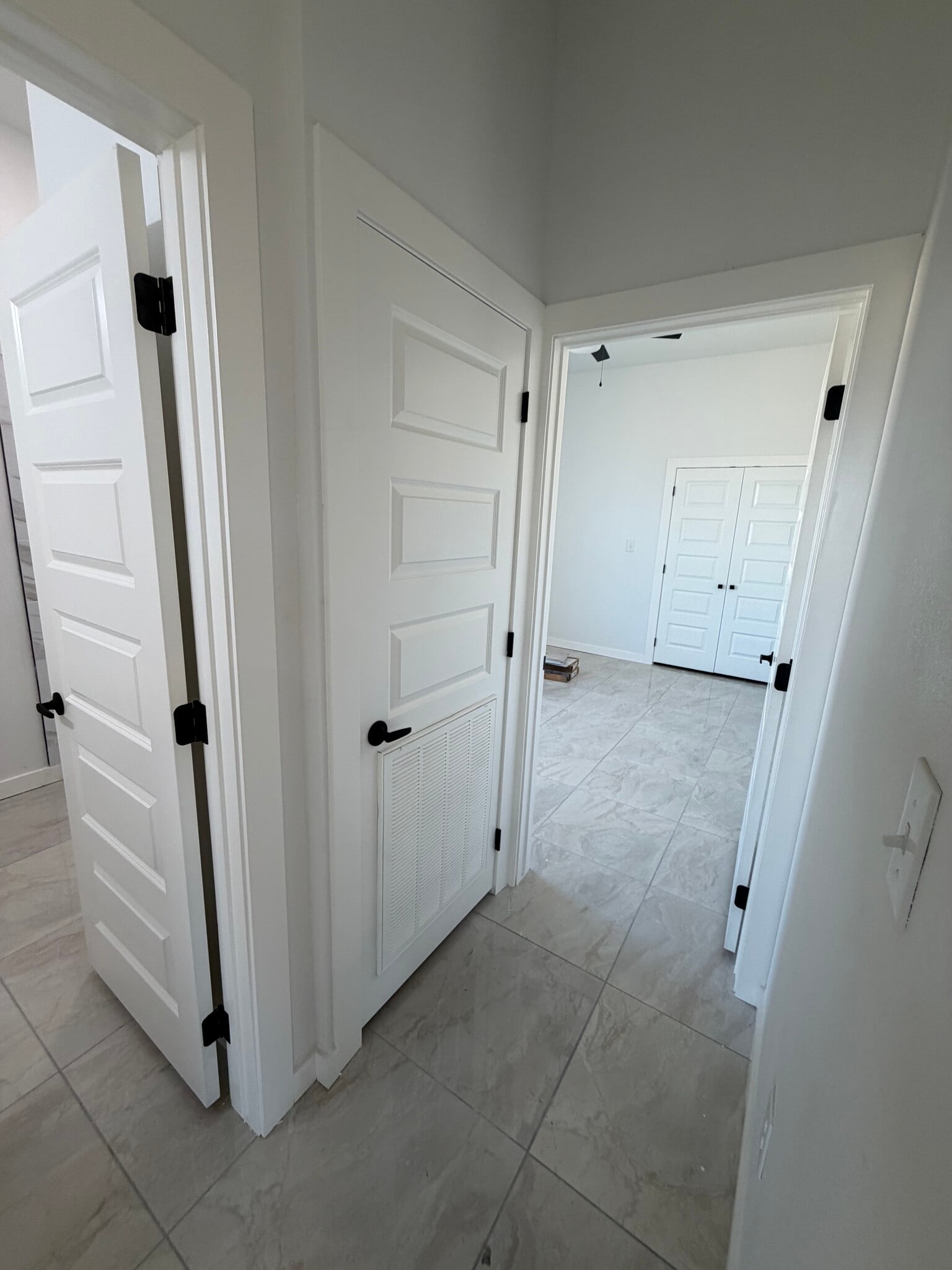 Building Photo - 4410 Escondido Ln S