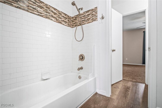 Building Photo - 6156 Lakefront Dr