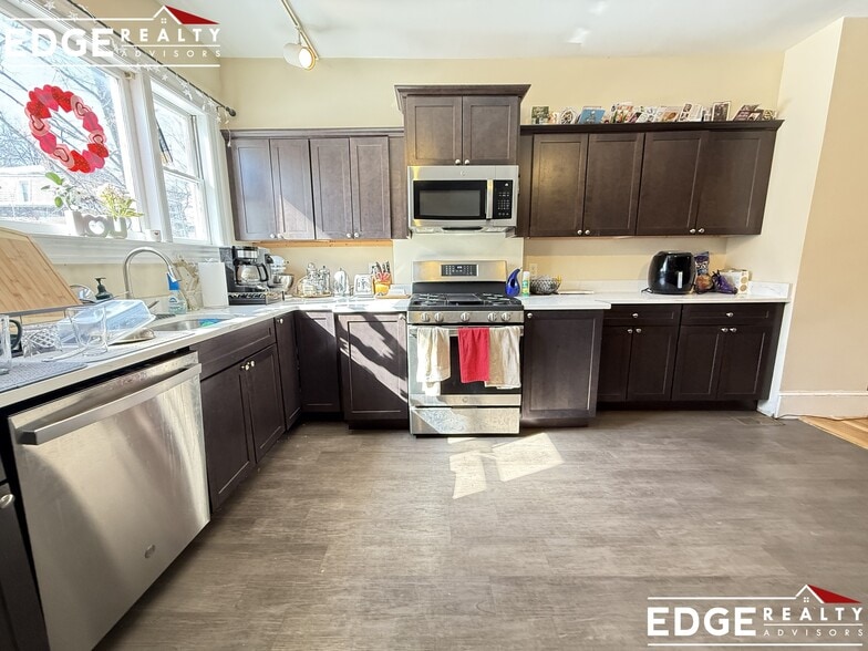 Building Photo - 8 Woodmont St