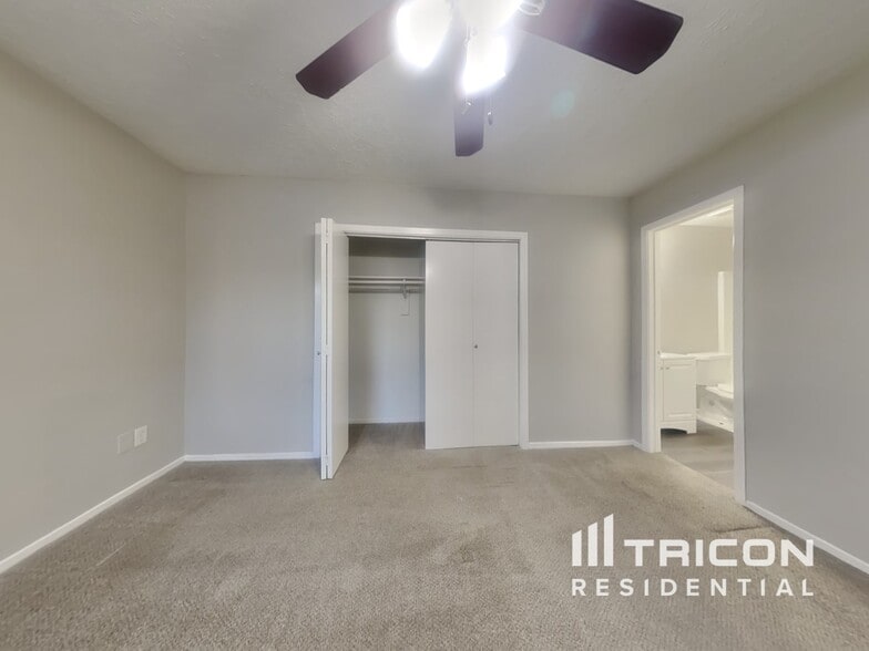 Building Photo - 4700 Greenwood Dr