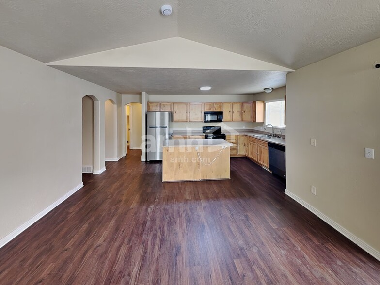 Building Photo - 4968 W Diamondback Dr