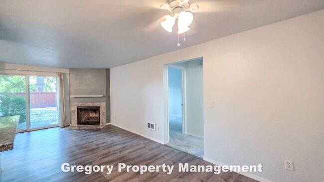 Building Photo - 9474 Woodinville Redmond Rd NE
