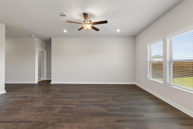 Building Photo - 244 Little Grn Trl