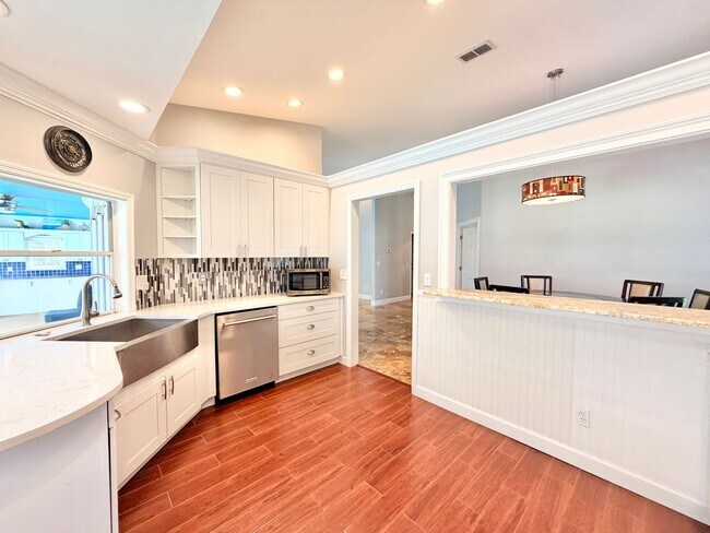 Building Photo - ** BERKSHIRE LAKES ** 3 BED / 2 BATH - SINGLE FAMILY - POOL HOME - GREAT LOCATION! - ANNUAL RENTAL