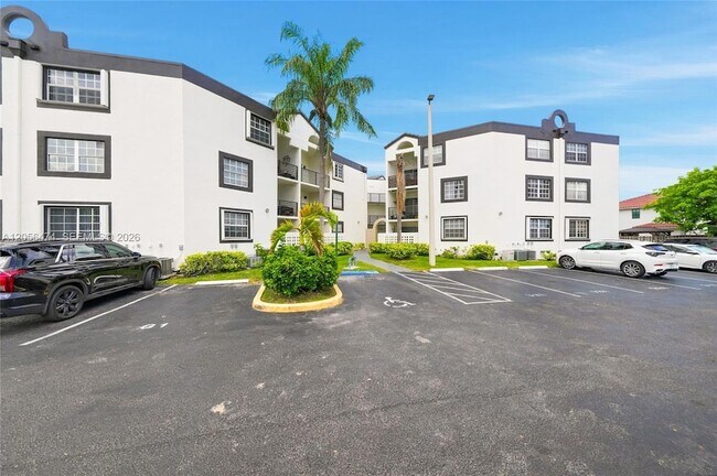Building Photo - 9735 Fontainebleau Blvd