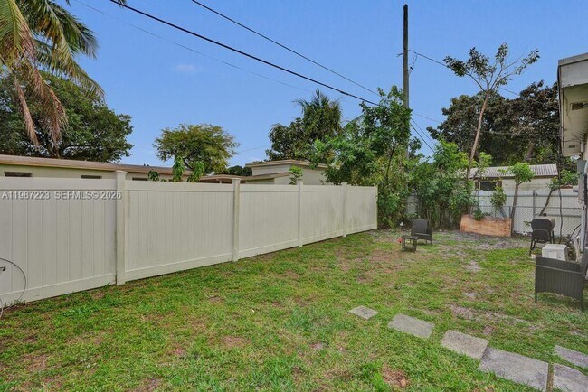 Building Photo - 3500 SW 37th St