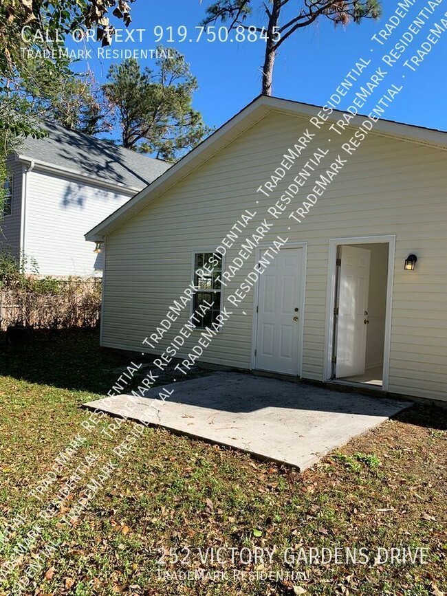 Building Photo - 3 Bedroom 2 Bath House Available on Victor...