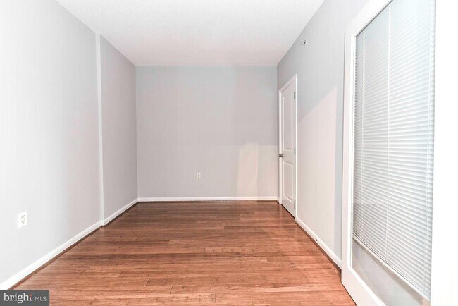 Building Photo - 851 N Glebe Rd