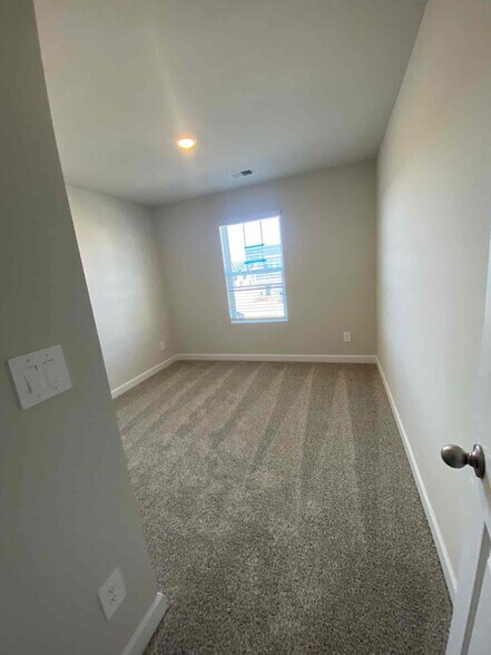 Building Photo - 1413 Old Rivers Rd