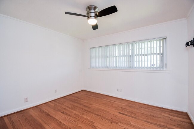 Building Photo - 5666 Overbrook Ln