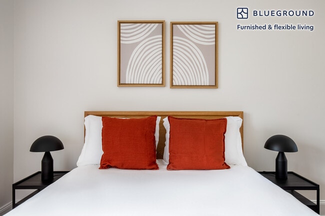 Building Photo - 952 5th Ave