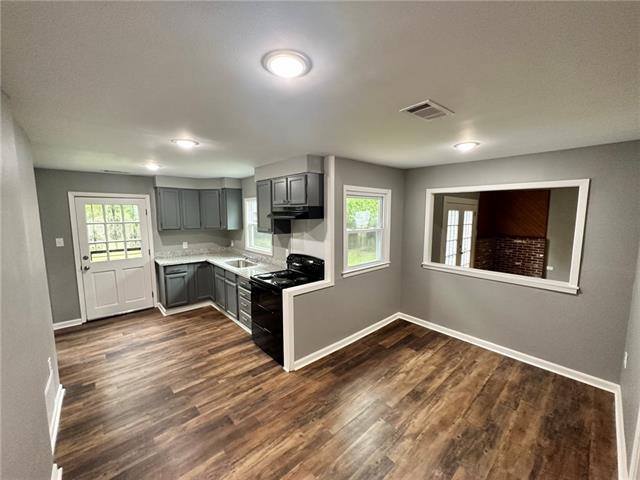 Building Photo - 105 Rosewood Cir
