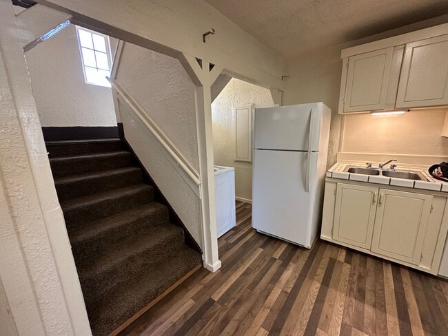 Building Photo - 2 Bedroom Unit in The Dalles For Rent