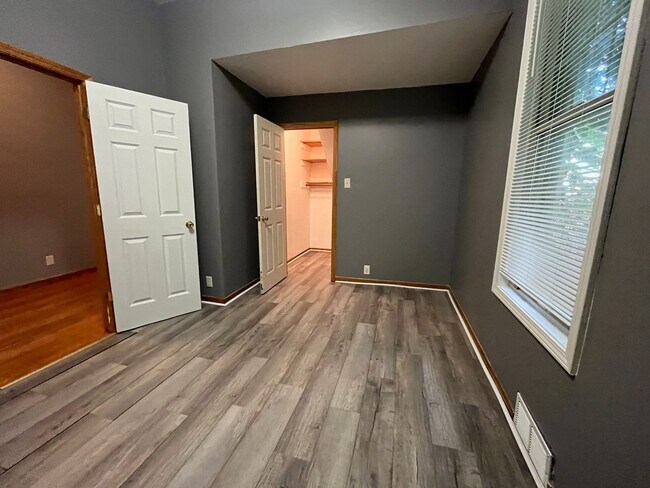 Building Photo - 666 Sims Ave