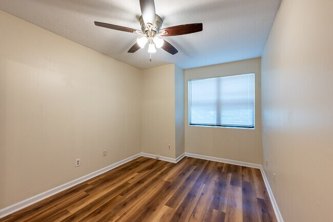 Building Photo - 868 Brookfield Pkwy