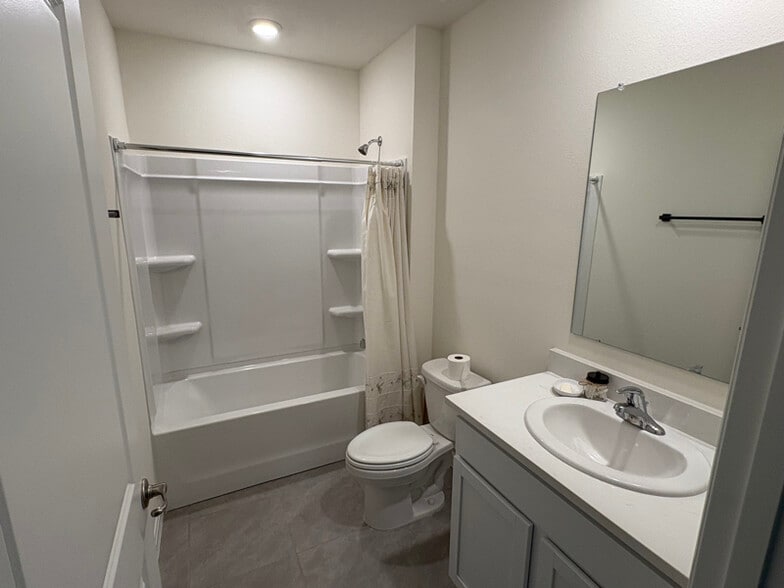 Building Photo - 373 Hickory Crse Trl