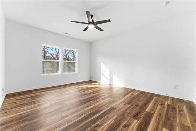 Building Photo - 1386 Elizabeth Ave SW