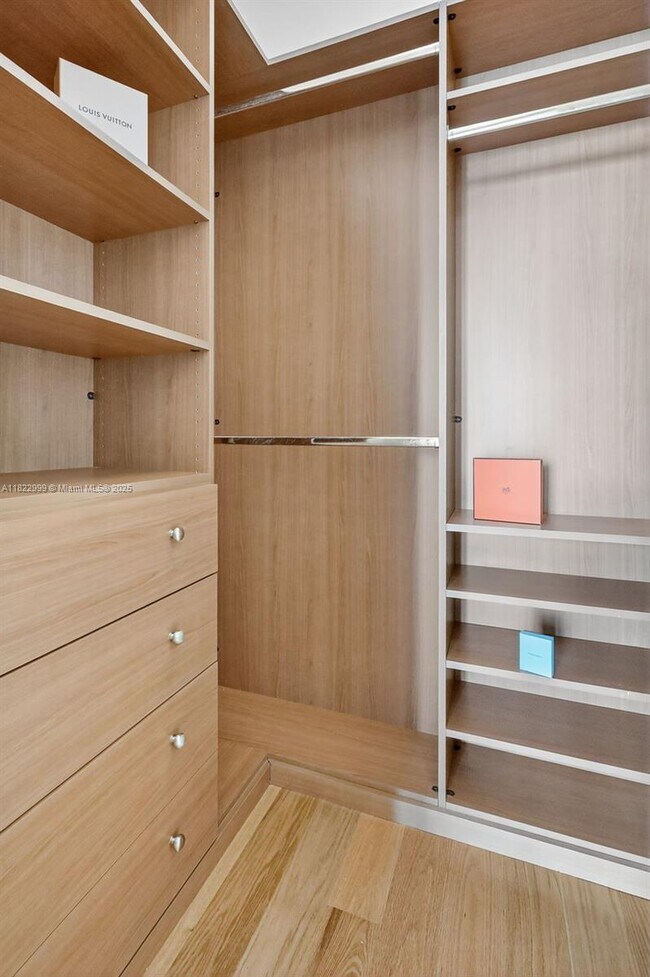 Building Photo - 20155 NE 38th Ct