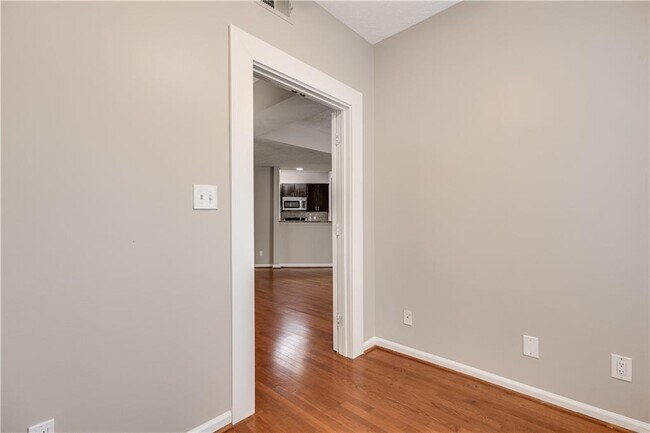 Building Photo - 1250 Parkwood Cir SE