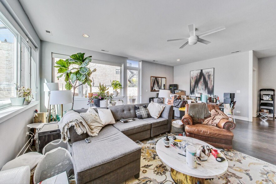 Primary Photo - 3620 W Irving Park Rd