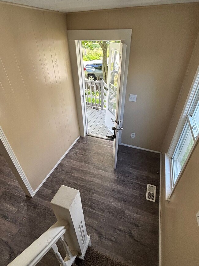 Building Photo - section 8 welcome, 4 bedroom, 1 bathroom s...