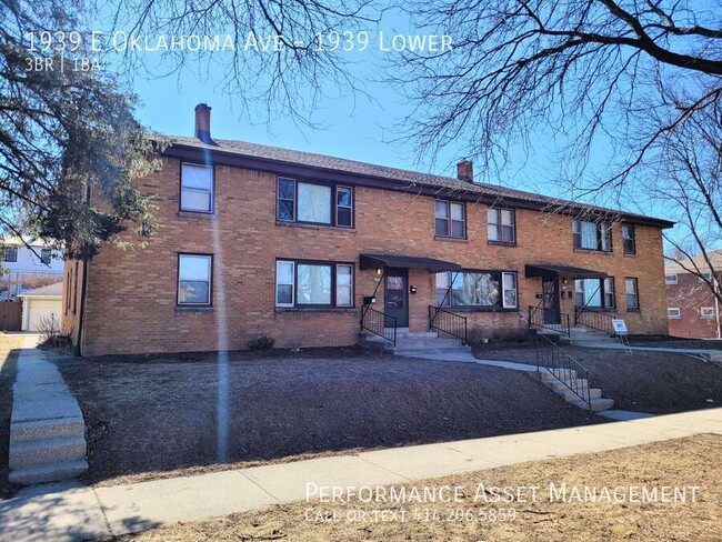 Building Photo - Spacious 3BR lower unit with modern applia...