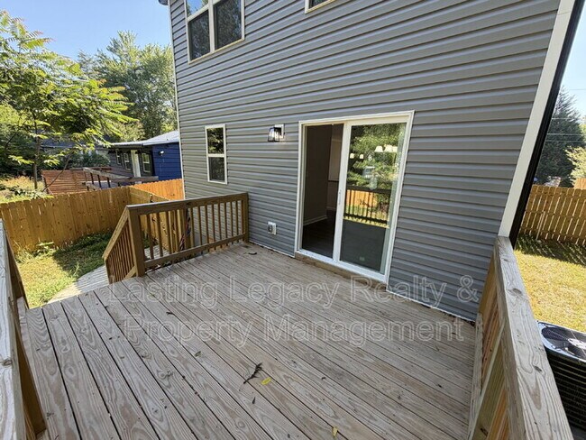 Building Photo - 2036 Harrison Ave