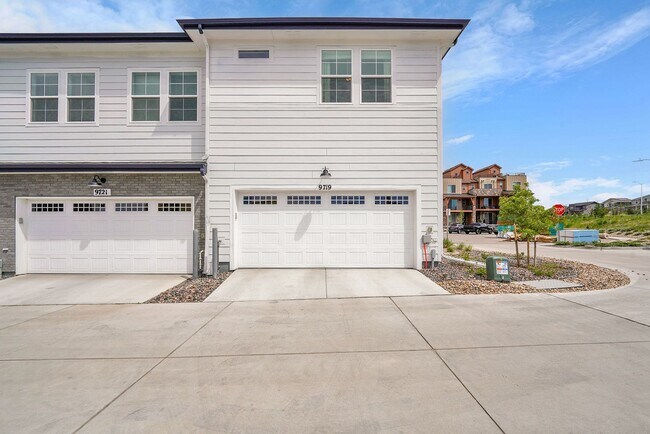 Building Photo - Sterling Ranch 3bed 3bath - like NEW!