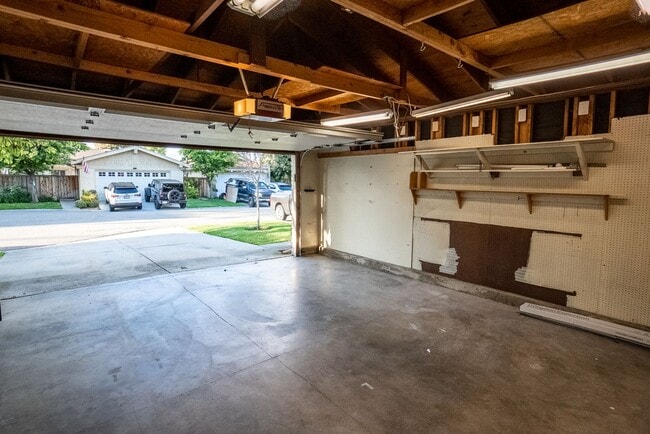 Building Photo - Charming 3 bedroom, 2 bathroom home in Hun...
