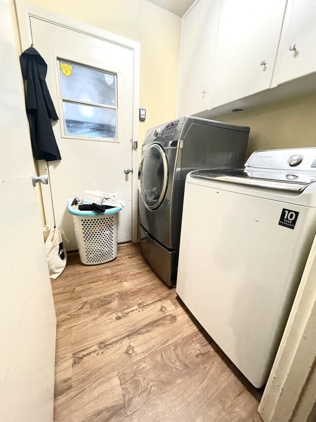 Building Photo - 6213 Avenue W