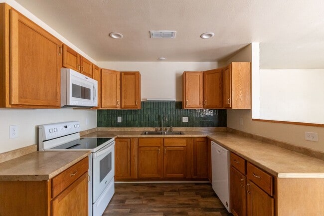 Building Photo - 2233 Fannin St