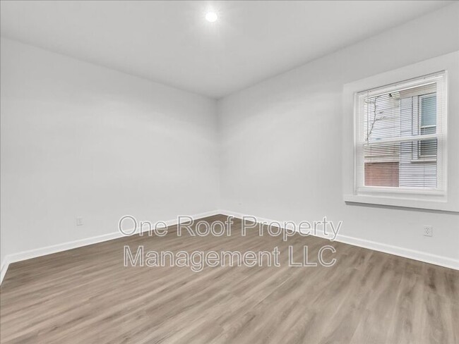 Building Photo - 324 N Hardesty