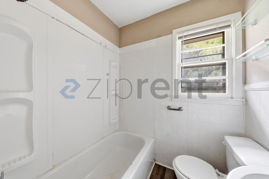 Building Photo - 1108 Walnut St